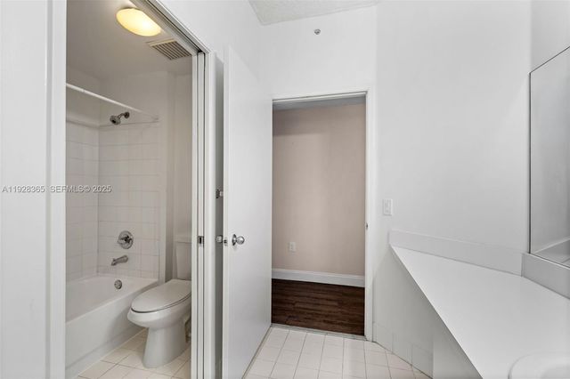 6976 SW 39th St G102, Davie, FL 33314