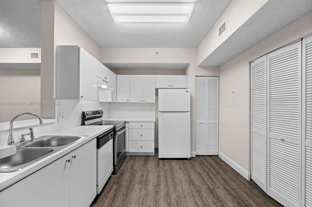 6976 SW 39th St G102, Davie, FL 33314