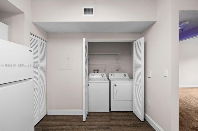 6976 SW 39th St G102, Davie, FL 33314