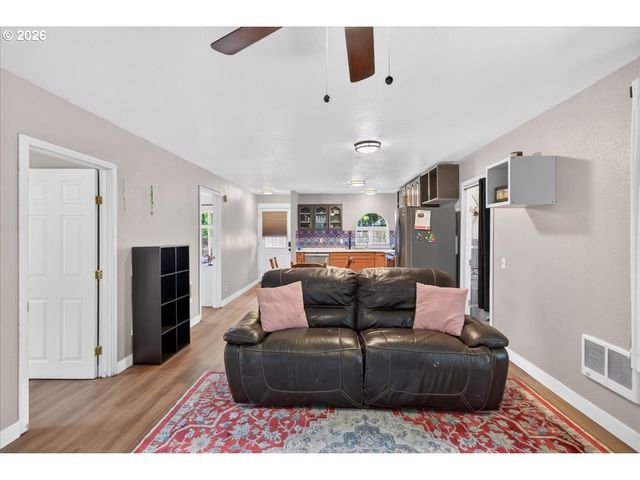 1915 16TH Ave, Forest Grove, OR 97116