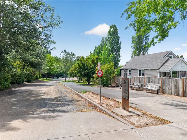 1915 16TH Ave, Forest Grove, OR 97116
