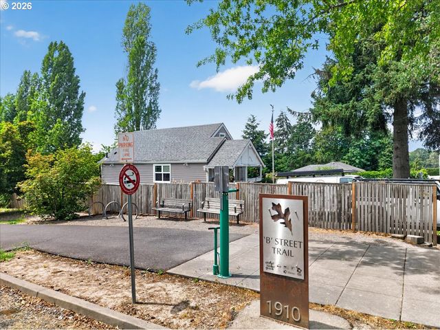 1915 16TH Ave, Forest Grove, OR 97116