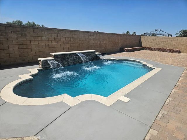 16633 San Simeon Way, Fontana, CA 92336