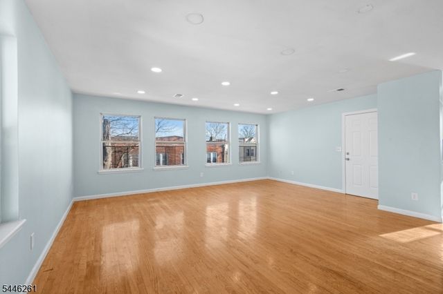 219 Clinton Pl, Newark City, NJ 07112