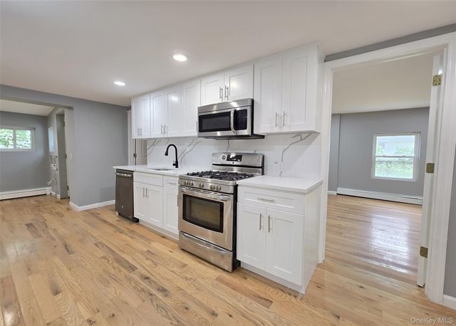 40 Aster Avenue, Holtsville, NY 11742