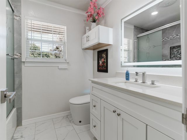 500 Oakwood Drive, Euless, TX 76040