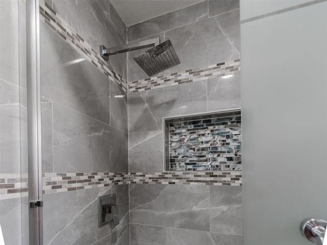 500 Oakwood Drive, Euless, TX 76040