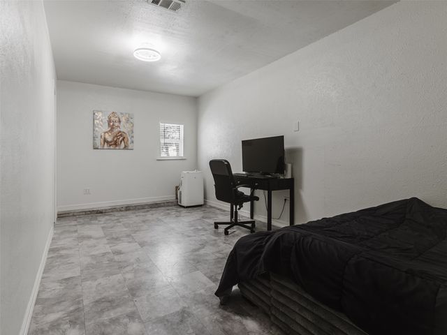 500 Oakwood Drive, Euless, TX 76040