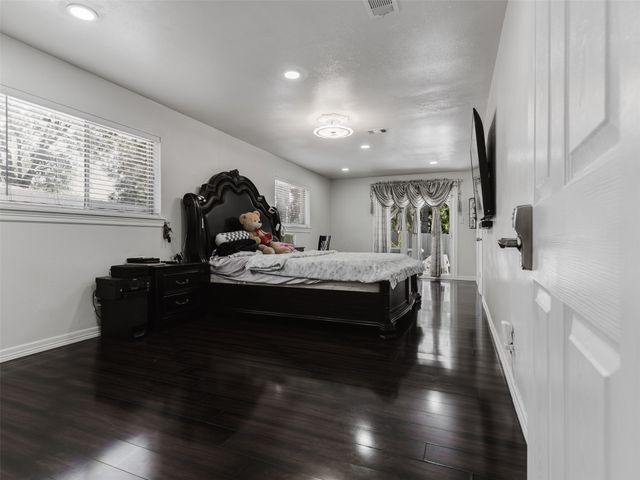 500 Oakwood Drive, Euless, TX 76040
