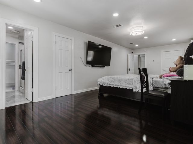 500 Oakwood Drive, Euless, TX 76040