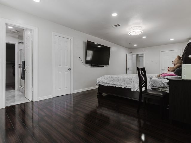 500 Oakwood Drive, Euless, TX 76040