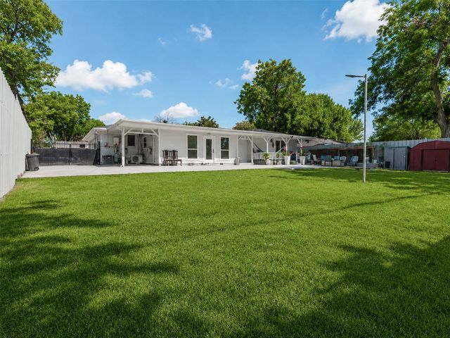 500 Oakwood Drive, Euless, TX 76040