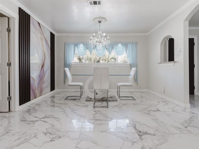 500 Oakwood Drive, Euless, TX 76040