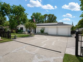 500 Oakwood Drive, Euless, TX 76040