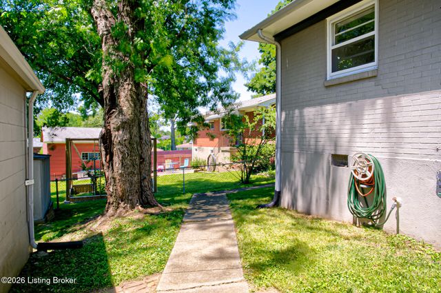 5900 Bluestone Rd, Louisville, KY 40219