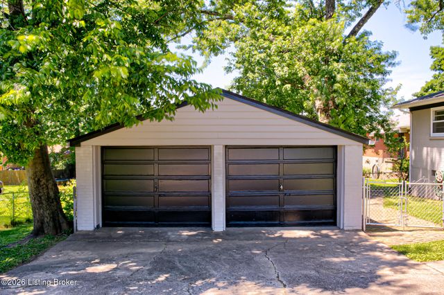 5900 Bluestone Rd, Louisville, KY 40219