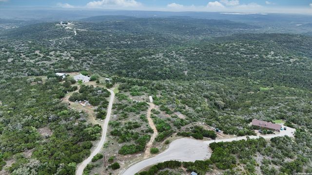 1423 County Road 2744, Mico, TX 78056