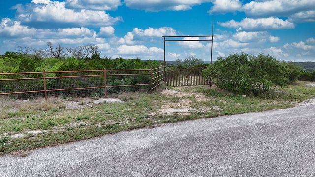 1423 County Road 2744, Mico, TX 78056