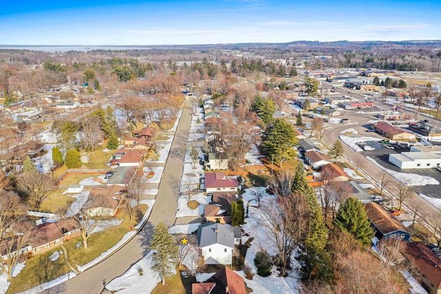 108 S HUMPHREY CIRCLE, Shawano, WI 54166