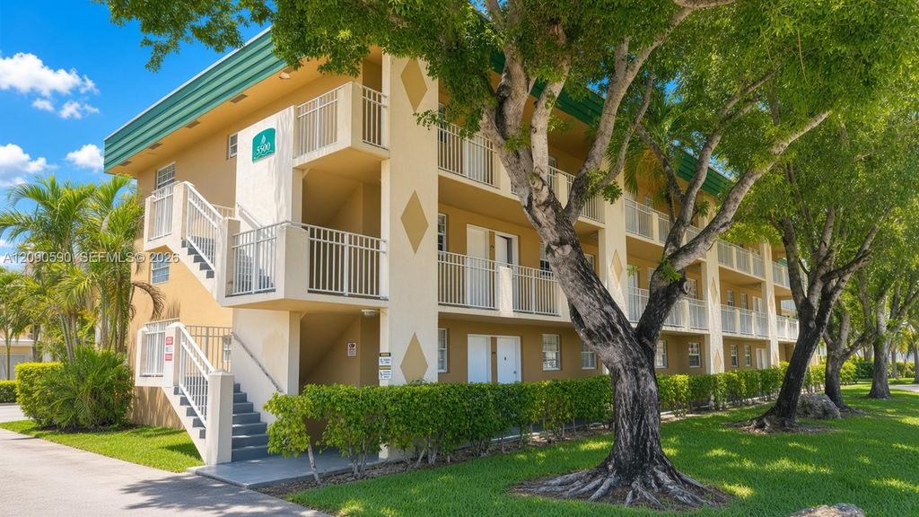 5500 SW 77th Court 201, Miami, FL 33155