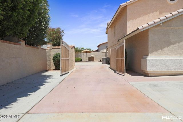 8742 W WETHERSFIELD Road, Peoria, AZ 85381