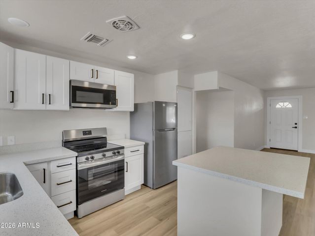 6014 W AVALON Drive, Phoenix, AZ 85033