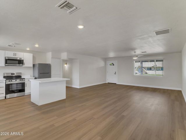 6014 W AVALON Drive, Phoenix, AZ 85033
