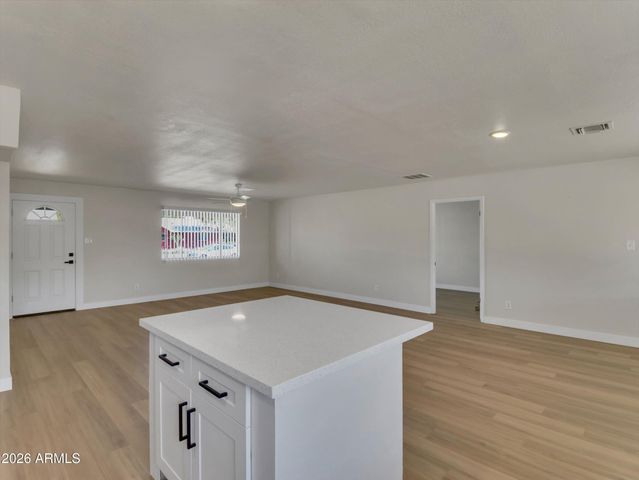 6014 W AVALON Drive, Phoenix, AZ 85033