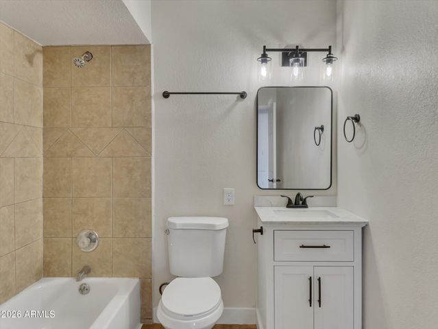 6014 W AVALON Drive, Phoenix, AZ 85033