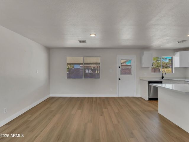 6014 W AVALON Drive, Phoenix, AZ 85033