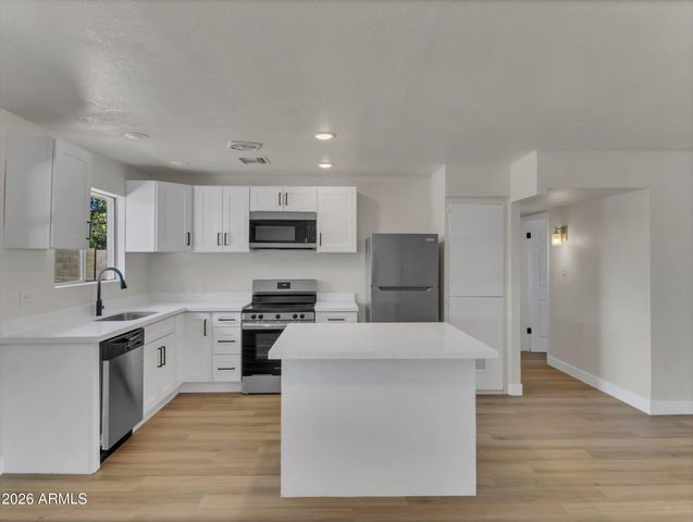 6014 W AVALON Drive, Phoenix, AZ 85033