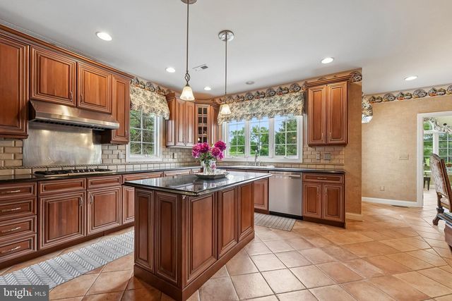 1 BAKER WAY, Pennington, NJ 08534