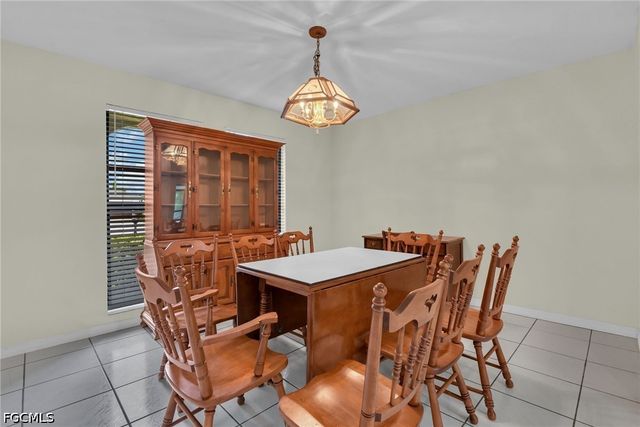 534 SE 32nd TER, Cape Coral, FL 33904