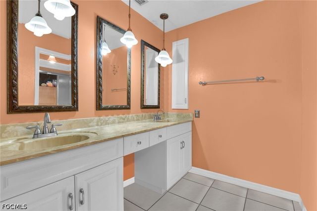 534 SE 32nd TER, Cape Coral, FL 33904