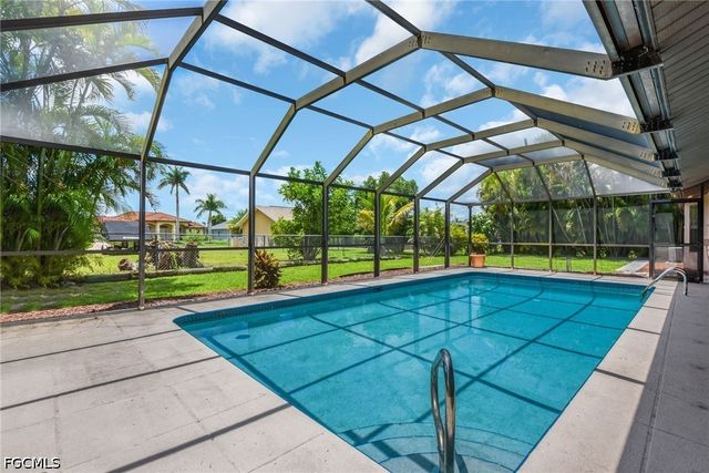 534 SE 32nd TER, Cape Coral, FL 33904