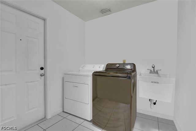 534 SE 32nd TER, Cape Coral, FL 33904