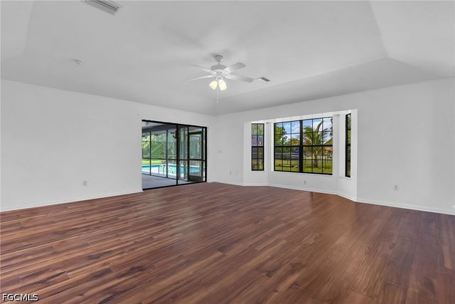 534 SE 32nd TER, Cape Coral, FL 33904