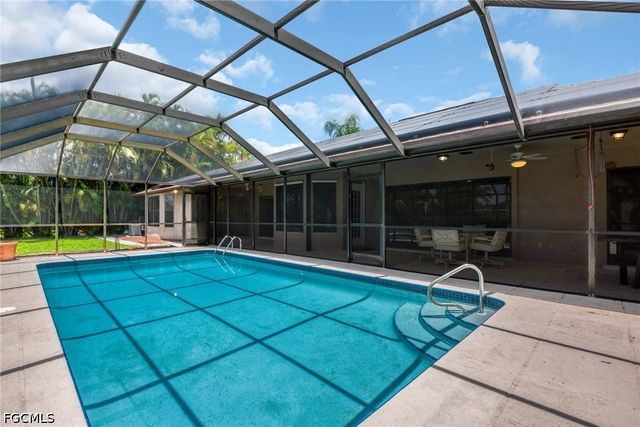 534 SE 32nd TER, Cape Coral, FL 33904