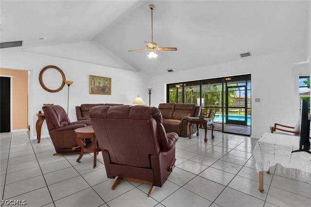 534 SE 32nd TER, Cape Coral, FL 33904