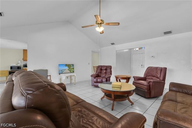 534 SE 32nd TER, Cape Coral, FL 33904
