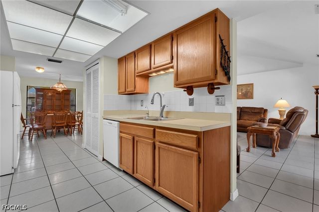 534 SE 32nd TER, Cape Coral, FL 33904