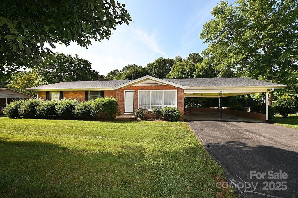 1740 23rd Avenue Lane NE, Hickory, NC 28601