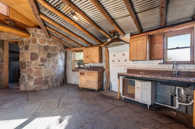 61 Entrada De Cibola, Tijeras, NM 87059