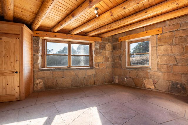 61 Entrada De Cibola, Tijeras, NM 87059