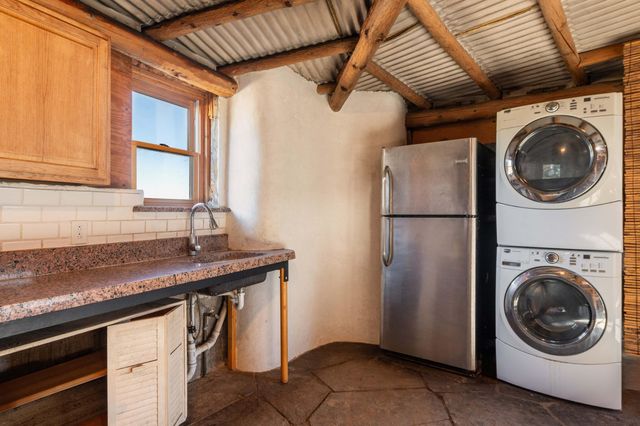 61 Entrada De Cibola, Tijeras, NM 87059