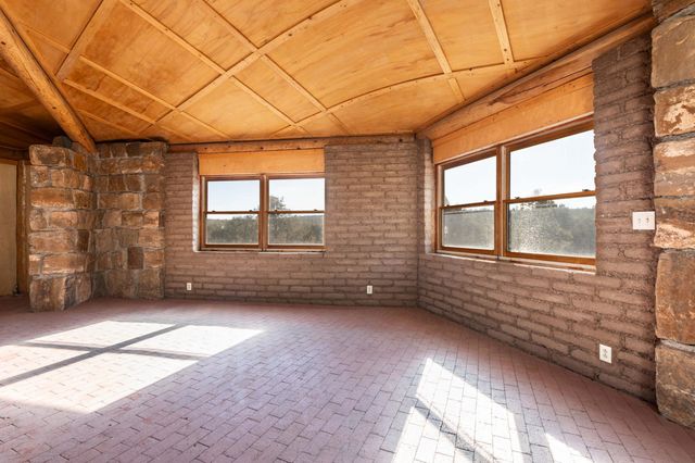 61 Entrada De Cibola, Tijeras, NM 87059