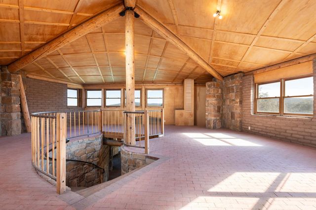 61 Entrada De Cibola, Tijeras, NM 87059