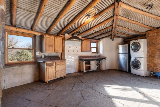 61 Entrada De Cibola, Tijeras, NM 87059