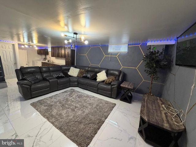 711 VETERANS HWY, Bristol, PA 19007