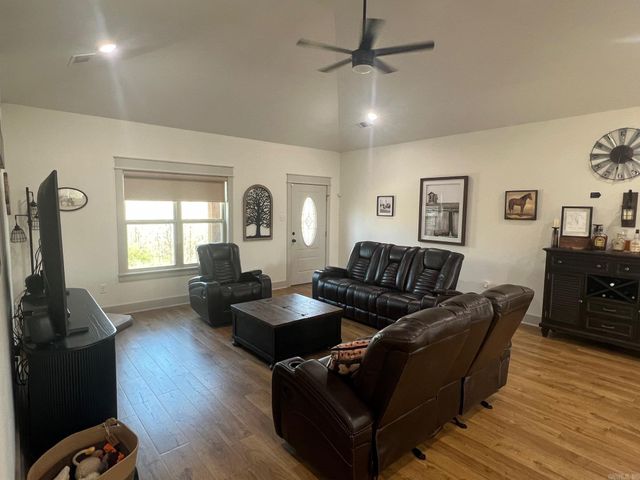 196 Blackjack Road, Greenbrier, AR 72058